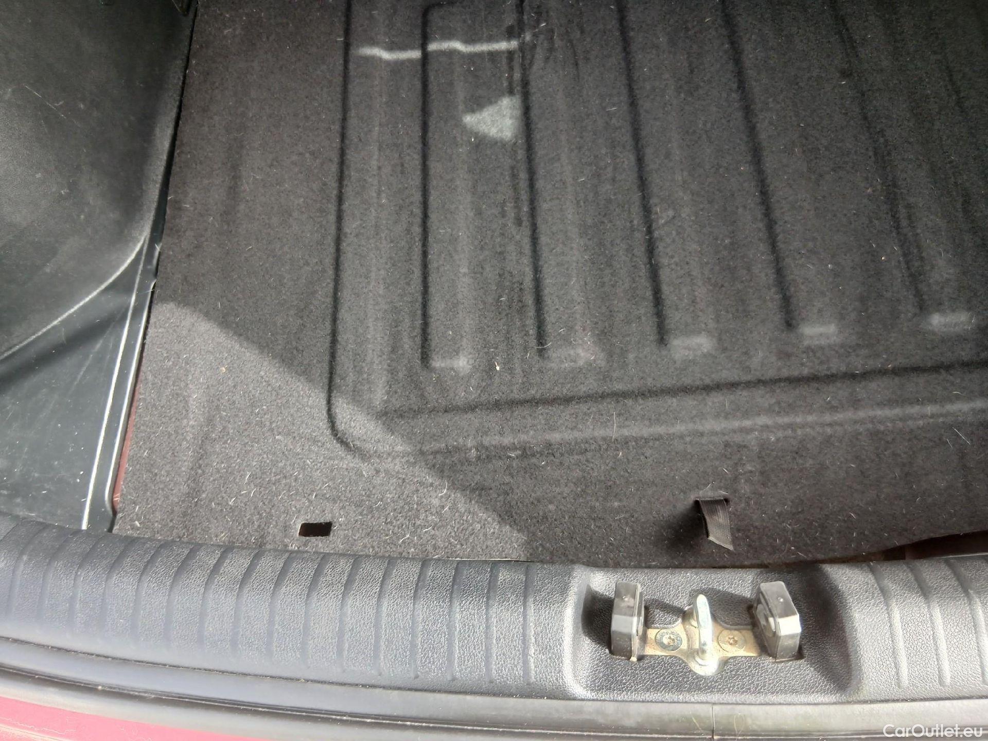  KIA  Niro KIA  / 2019 / 5P / crossover 1.6 GDi HEV 104kW (141CV) Drive #13