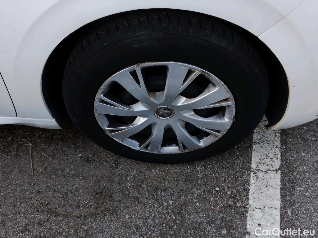  Peugeot  208 PEUGEOT  5p 1G berlina con portón 5P ACTIVE 1.6 BlueHDi 75 #34