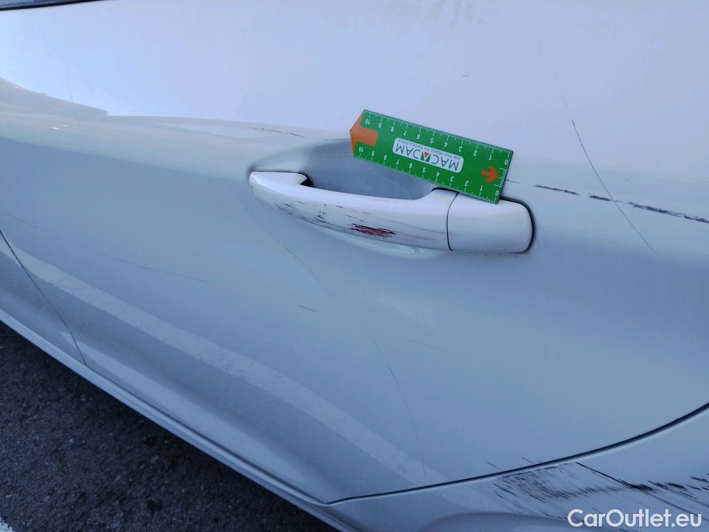  Peugeot  208 PEUGEOT  5p 1G berlina con portón 5P ACTIVE 1.6 BlueHDi 75 #44