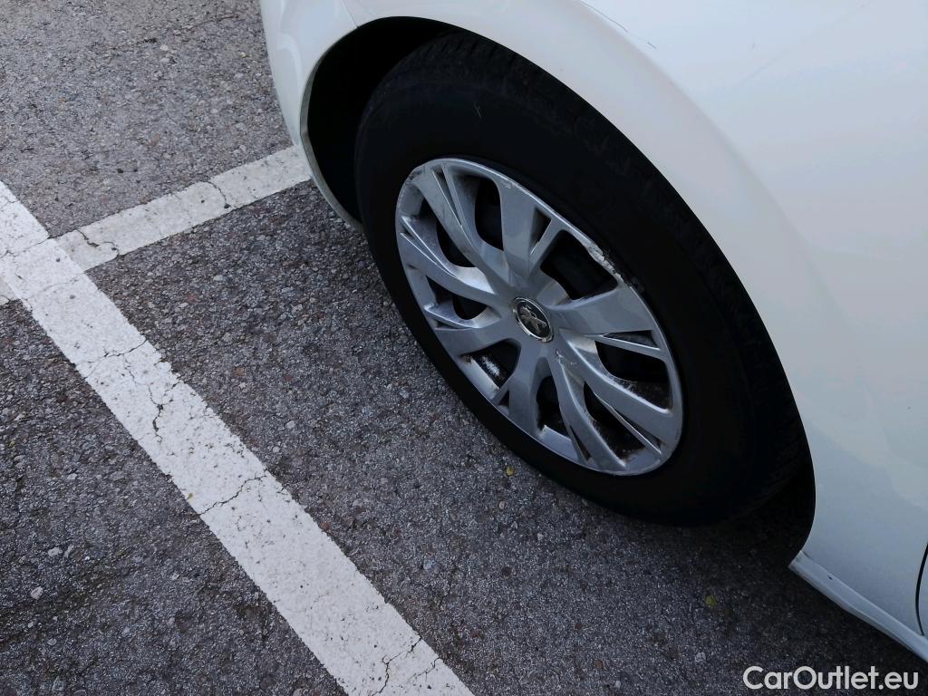  Peugeot  208 PEUGEOT  5p 1G berlina con portón 5P ACTIVE 1.6 BlueHDi 75 #38