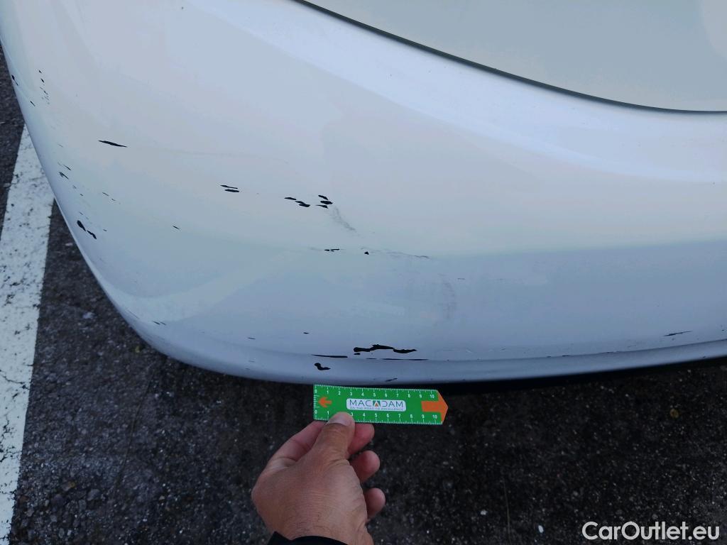  Peugeot  208 PEUGEOT  5p 1G berlina con portón 5P ACTIVE 1.6 BlueHDi 75 #18