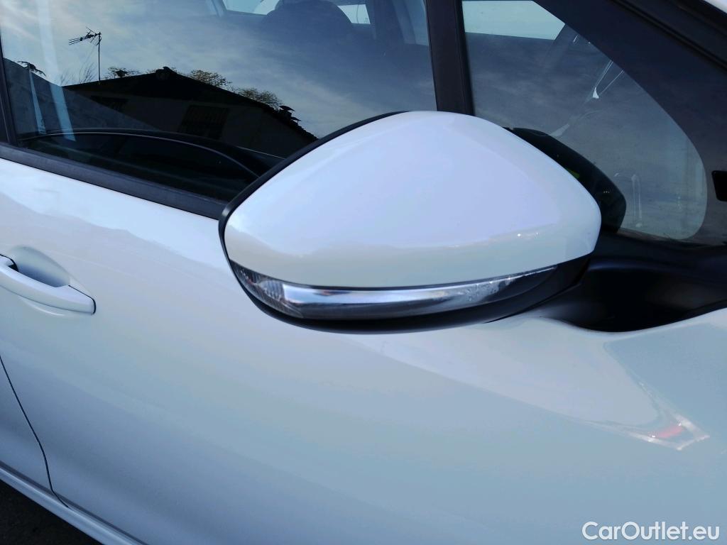  Peugeot  208 PEUGEOT  5p 1G berlina con portón 5P ACTIVE 1.6 BlueHDi 75 #32