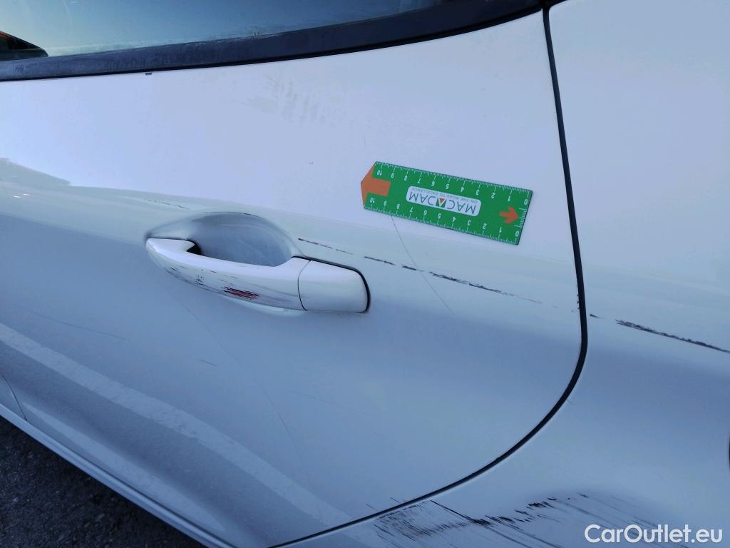  Peugeot  208 PEUGEOT  5p 1G berlina con portón 5P ACTIVE 1.6 BlueHDi 75 #28