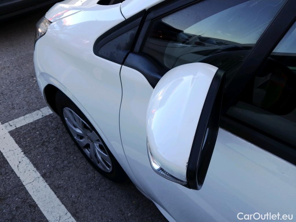  Peugeot  208 PEUGEOT  5p 1G berlina con portón 5P ACTIVE 1.6 BlueHDi 75 #40