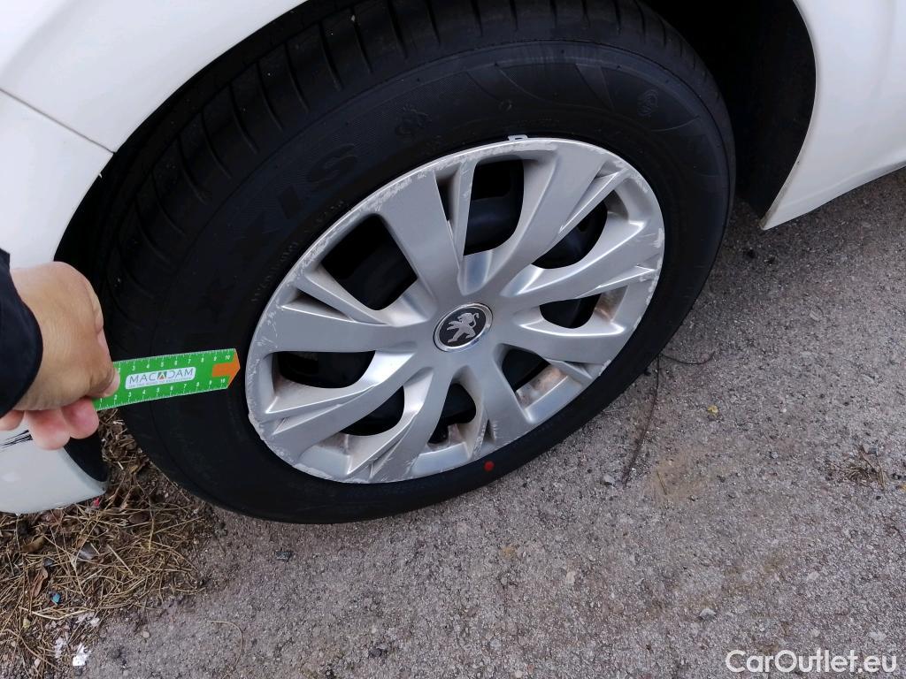  Peugeot  208 PEUGEOT  5p 1G berlina con portón 5P ACTIVE 1.6 BlueHDi 75 #37