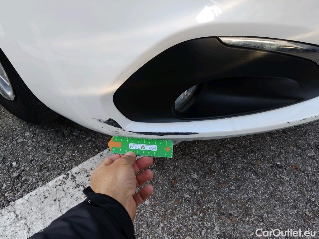  Peugeot  208 PEUGEOT  5p 1G berlina con portón 5P ACTIVE 1.6 BlueHDi 75 #31