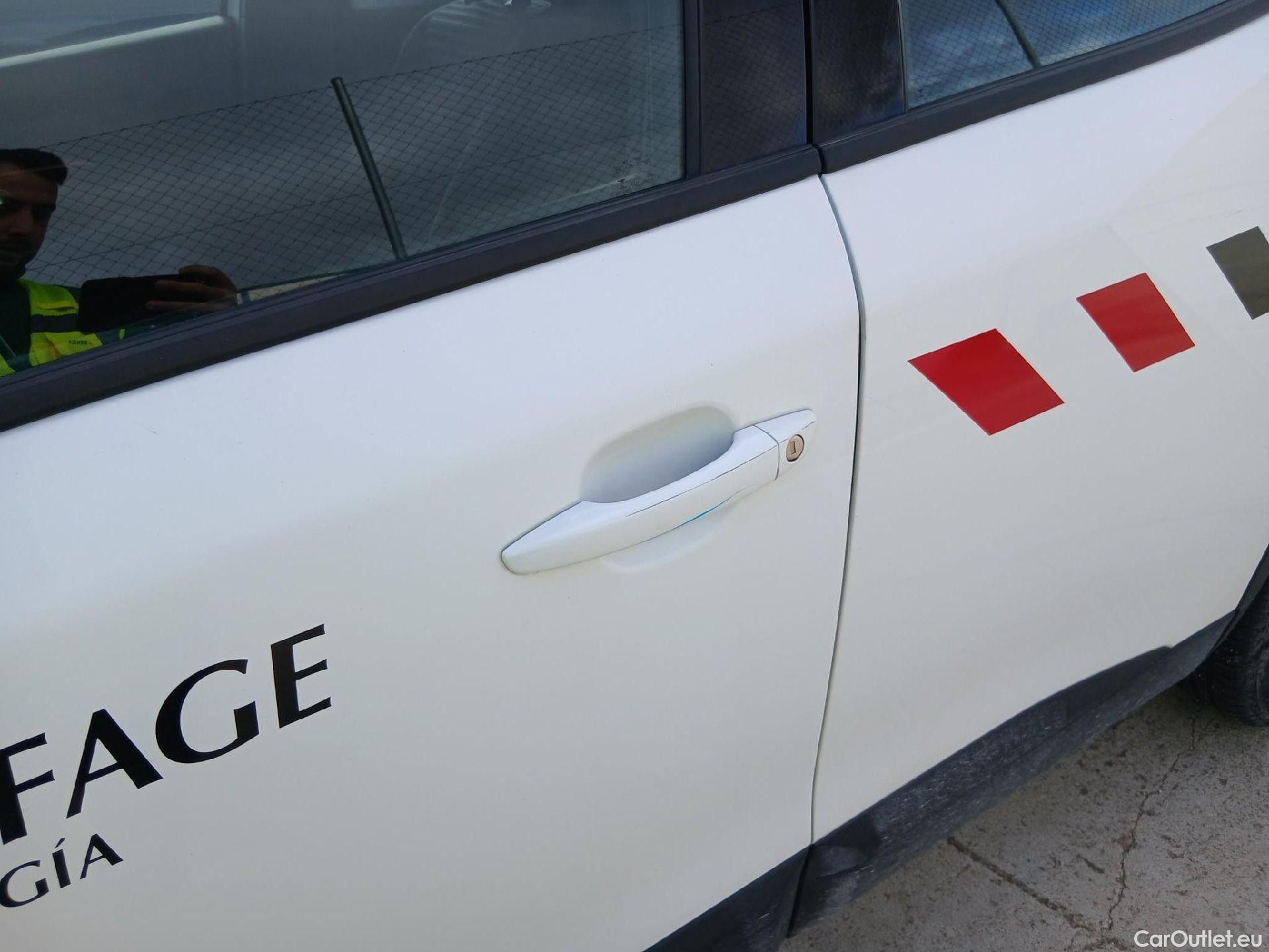  Peugeot  2008 PEUGEOT  / 2019 / 5P / todoterreno Active BlueHDI 81kW (110CV) #12