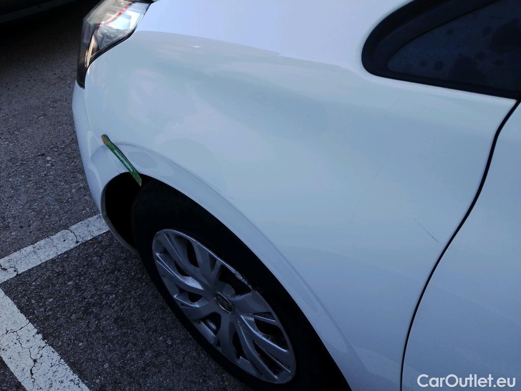  Peugeot  208 PEUGEOT  5p 1G berlina con portón 5P ACTIVE 1.6 BlueHDi 75 #14