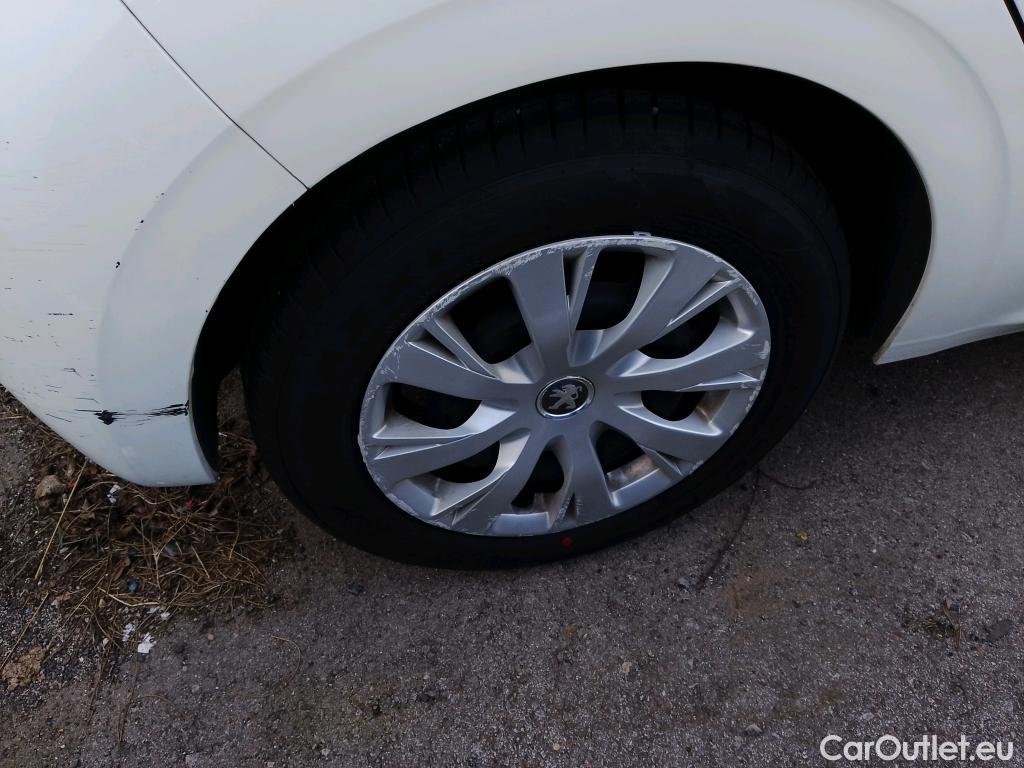  Peugeot  208 PEUGEOT  5p 1G berlina con portón 5P ACTIVE 1.6 BlueHDi 75 #36