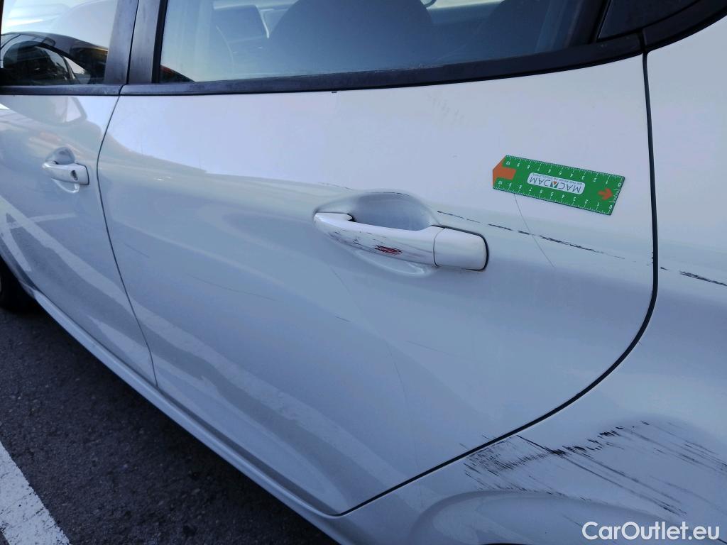  Peugeot  208 PEUGEOT  5p 1G berlina con portón 5P ACTIVE 1.6 BlueHDi 75 #27