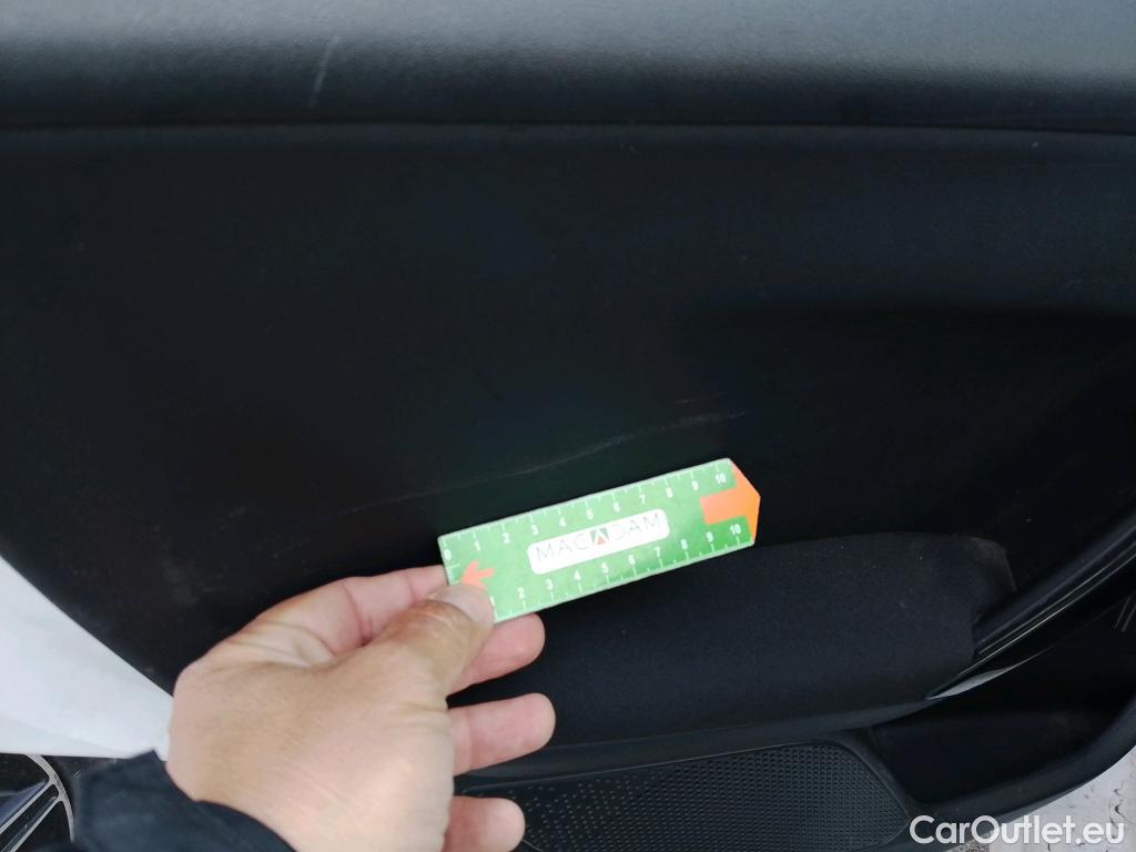  Peugeot  208 PEUGEOT  5p 1G berlina con portón 5P ACTIVE 1.6 BlueHDi 75 #24