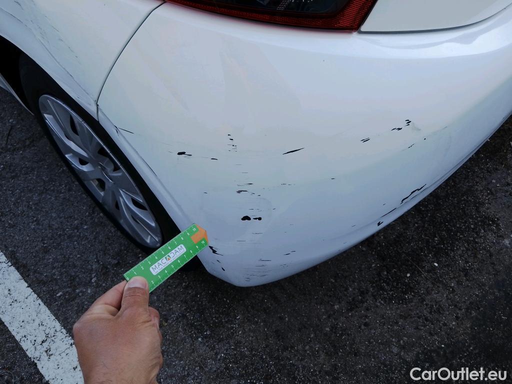  Peugeot  208 PEUGEOT  5p 1G berlina con portón 5P ACTIVE 1.6 BlueHDi 75 #19