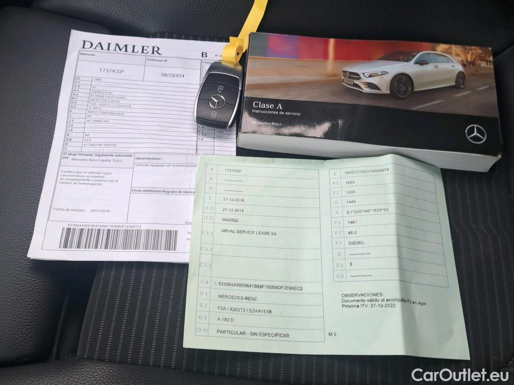  Mercedes  A-Klasse MERCEDES-BENZ Clase A / 2018 / 5P / berlina con portón A 180 d (AC) #4