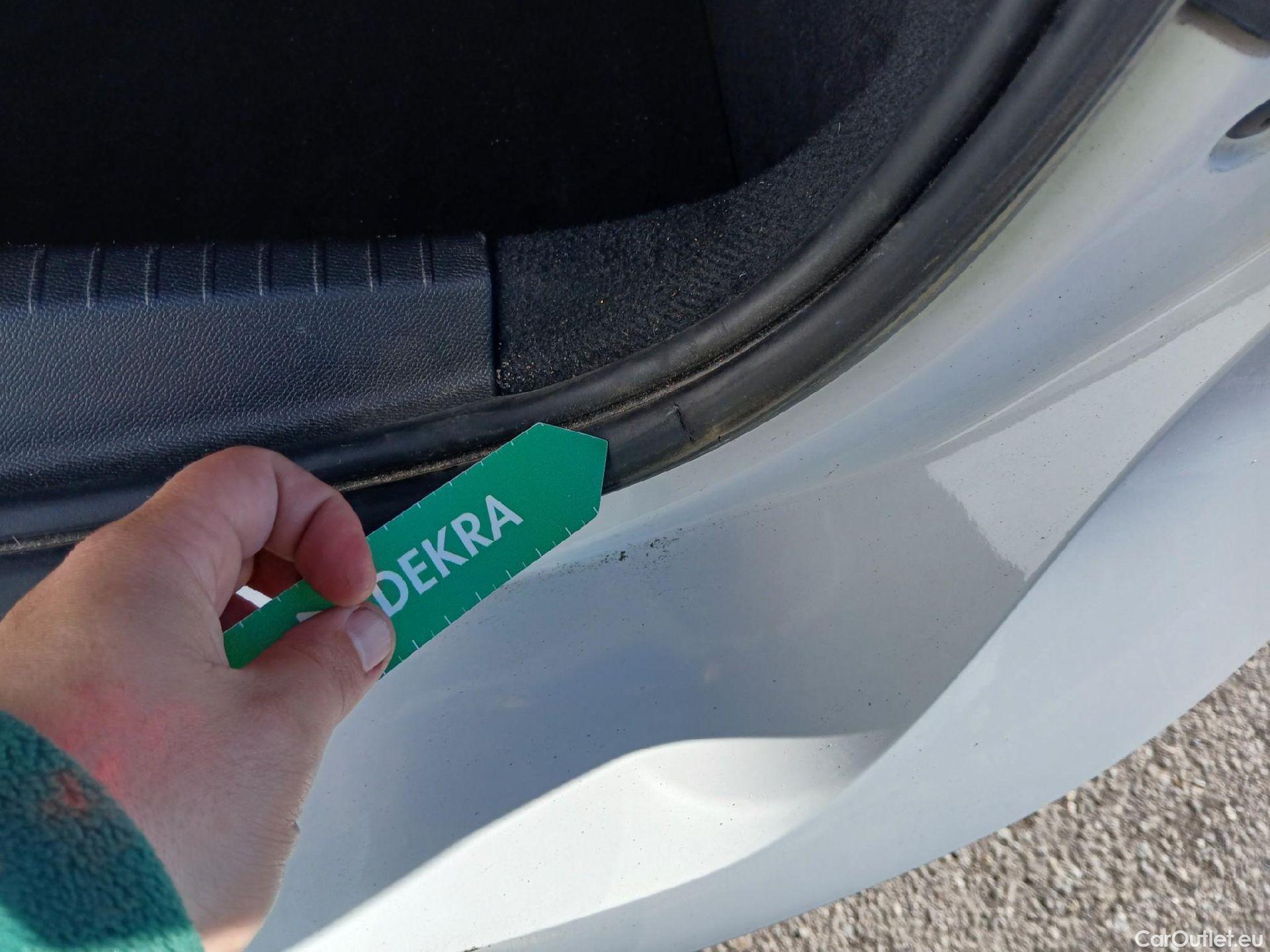  Opel  Corsa OPEL  / 2019 / 5P / berlina con portón 1.2T XHL 74kW (100CV) Edition (AC) #2