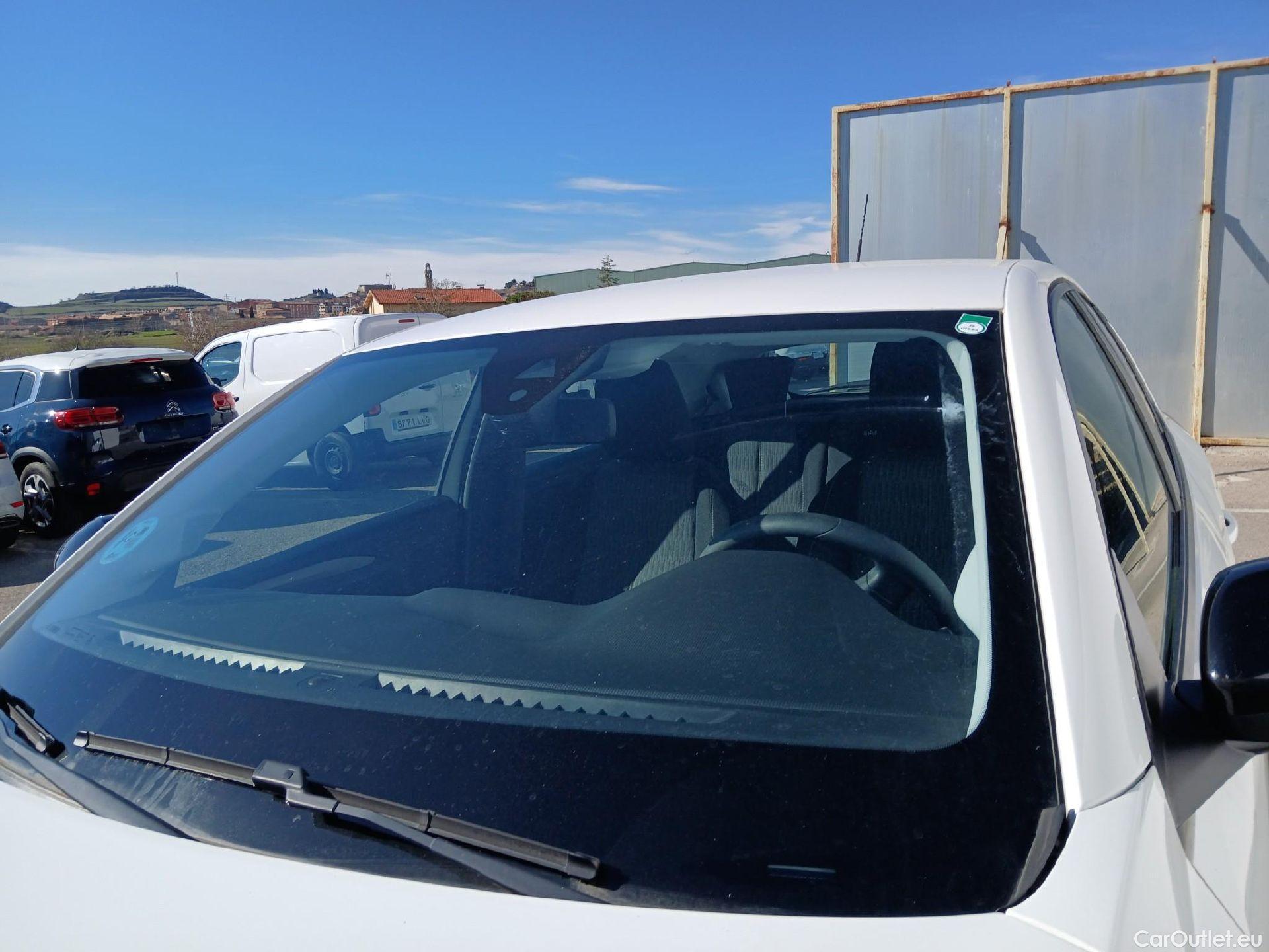  Opel  Corsa OPEL  / 2019 / 5P / berlina con portón 1.2T XHL 74kW (100CV) Edition (AC) #3