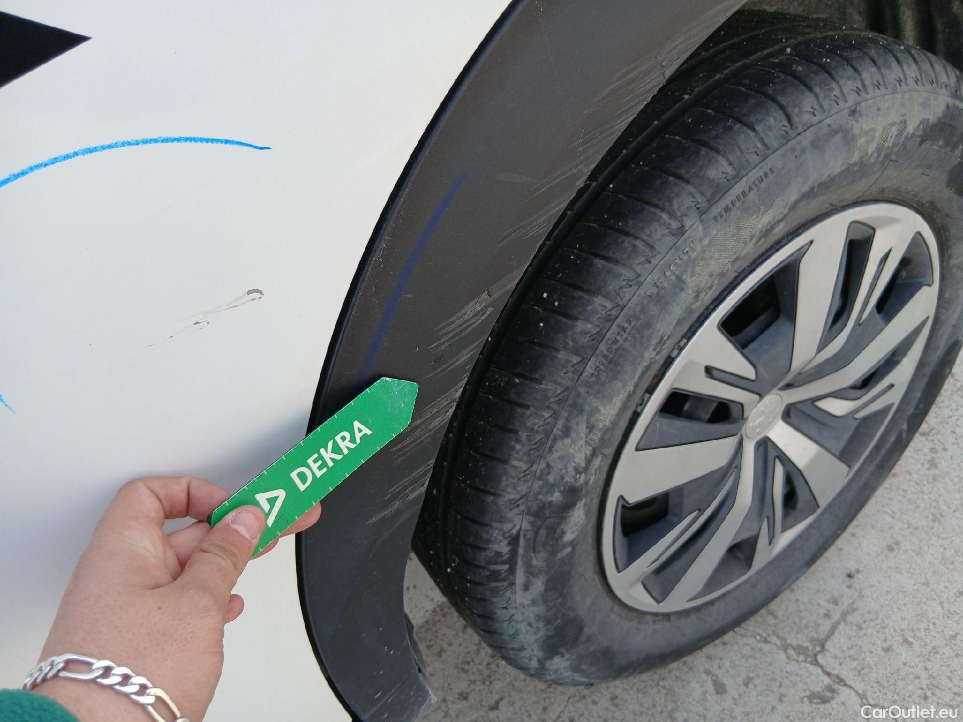  Peugeot  2008 PEUGEOT  / 2019 / 5P / todoterreno Active BlueHDI 81kW (110CV) #18