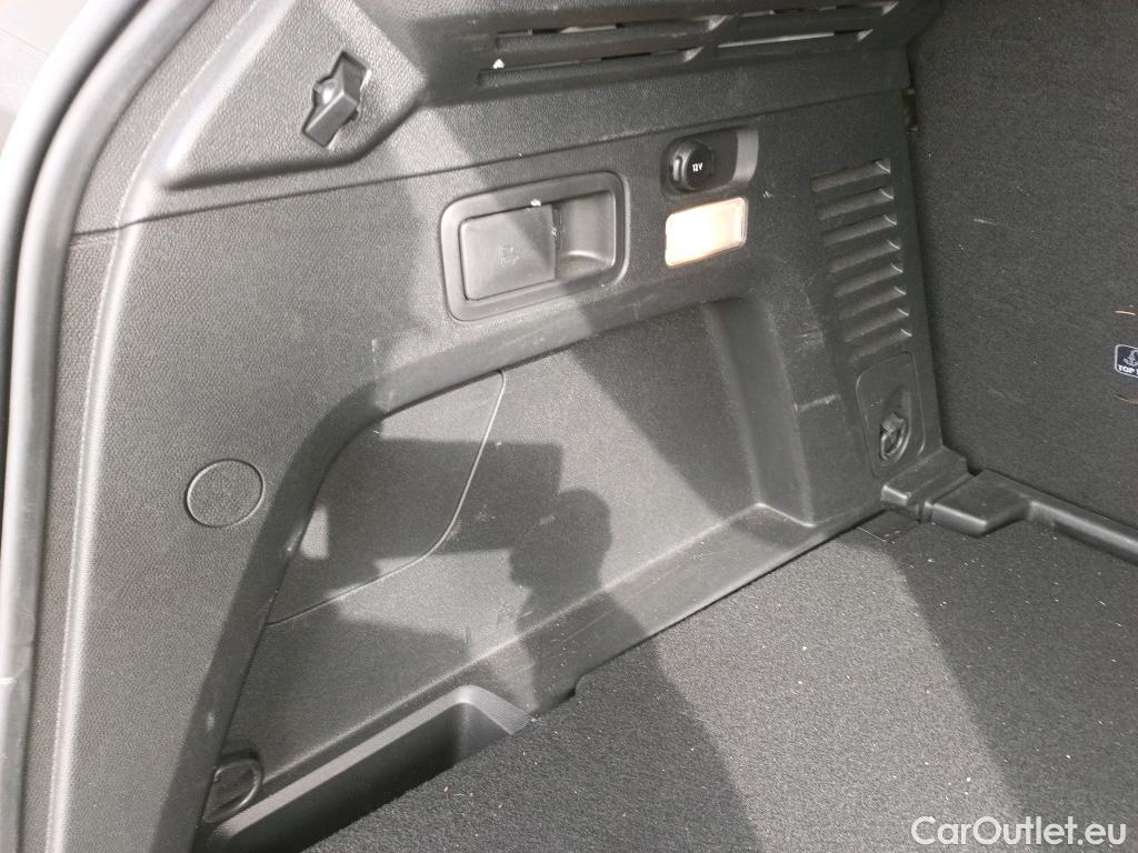  Peugeot  3008 PEUGEOT  / 2016 / 5P / todoterreno 1.5 BlueHDi 96kW (130CV) S&S Style #17