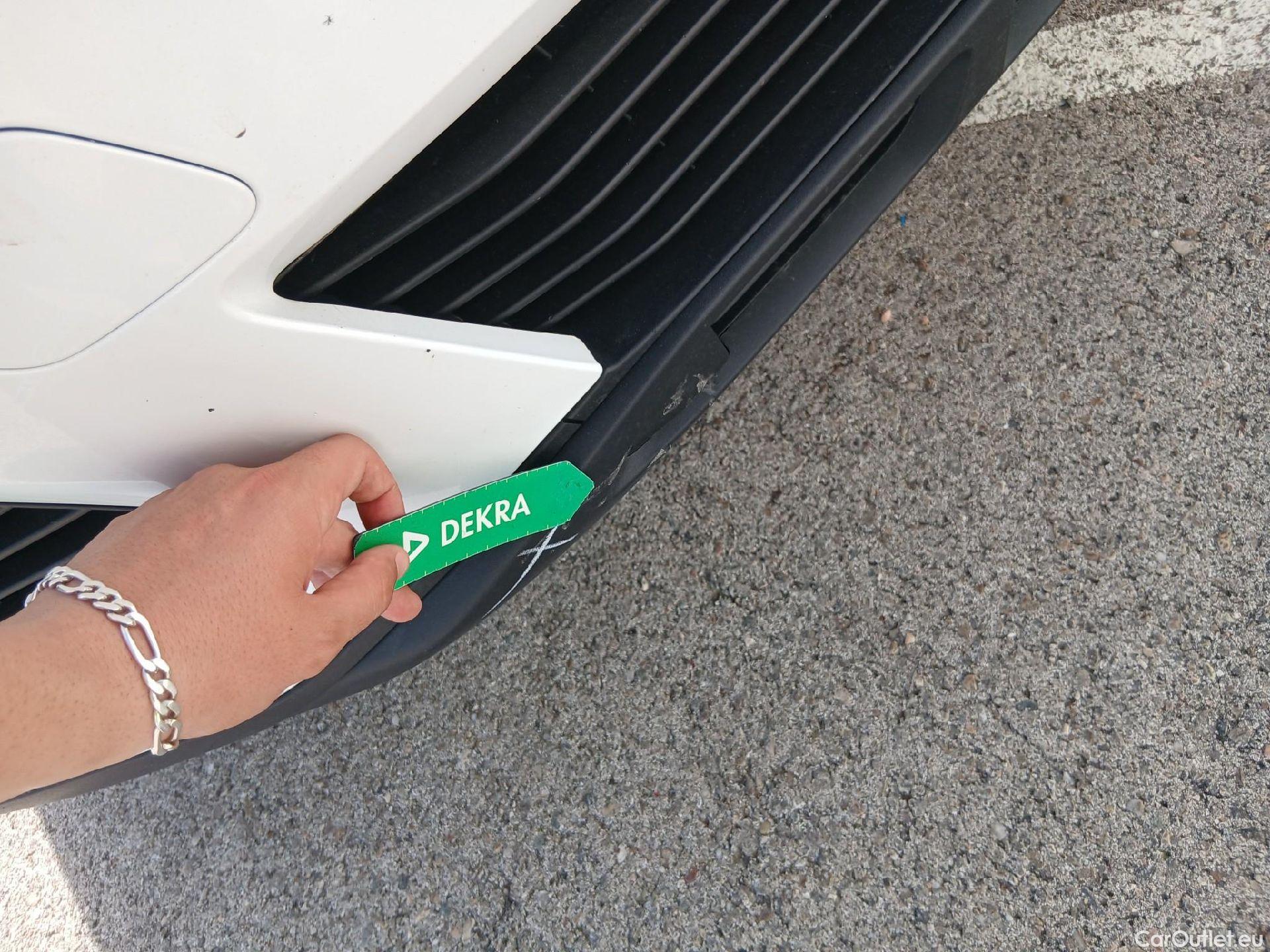  Peugeot  3008 PEUGEOT  / 2016 / 5P / todoterreno 1.5L BlueHDi 96kW (130CV) S&S Active (AC) #4