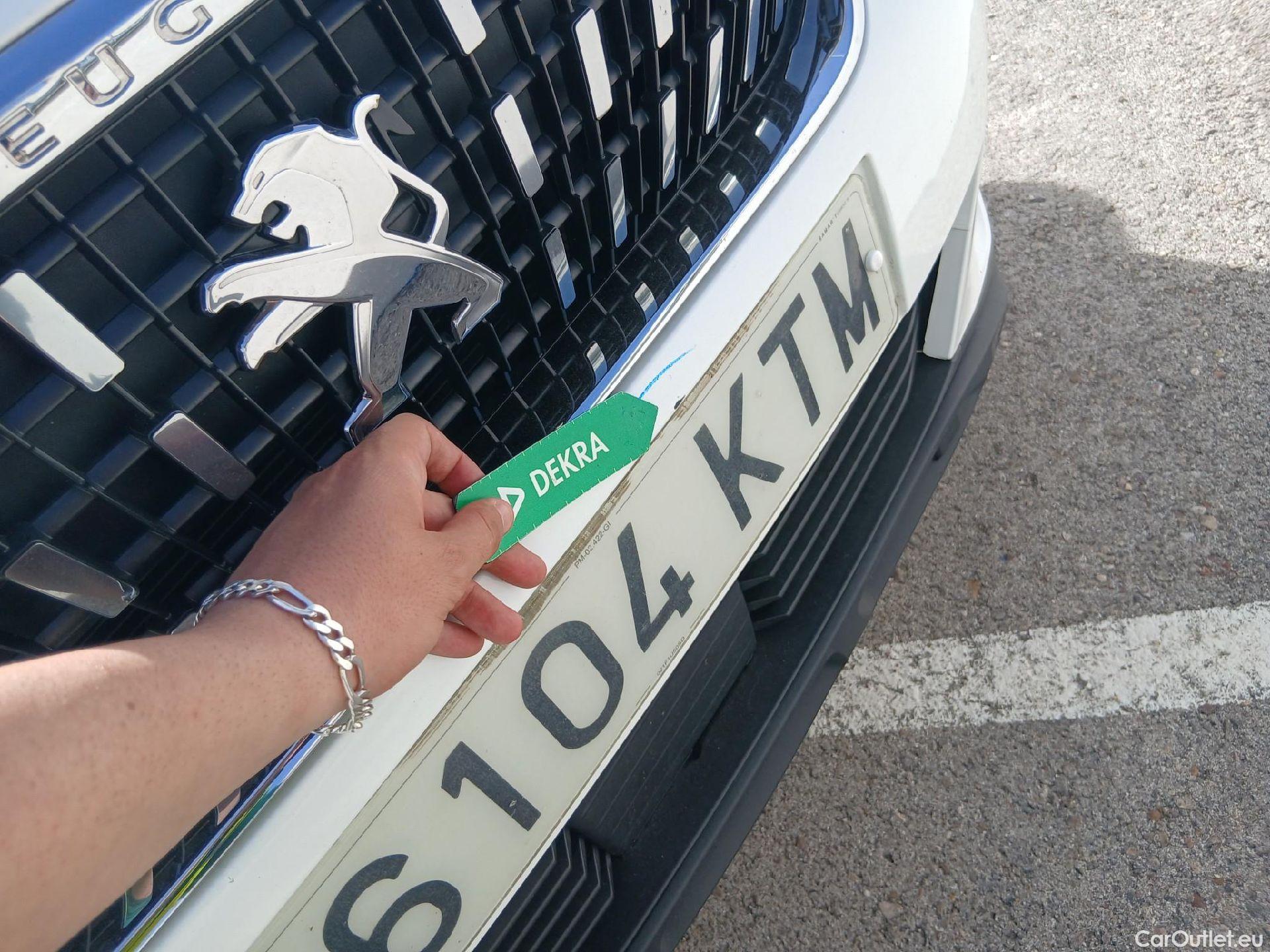  Peugeot  3008 PEUGEOT  / 2016 / 5P / todoterreno 1.5L BlueHDi 96kW (130CV) S&S Active (AC) #3