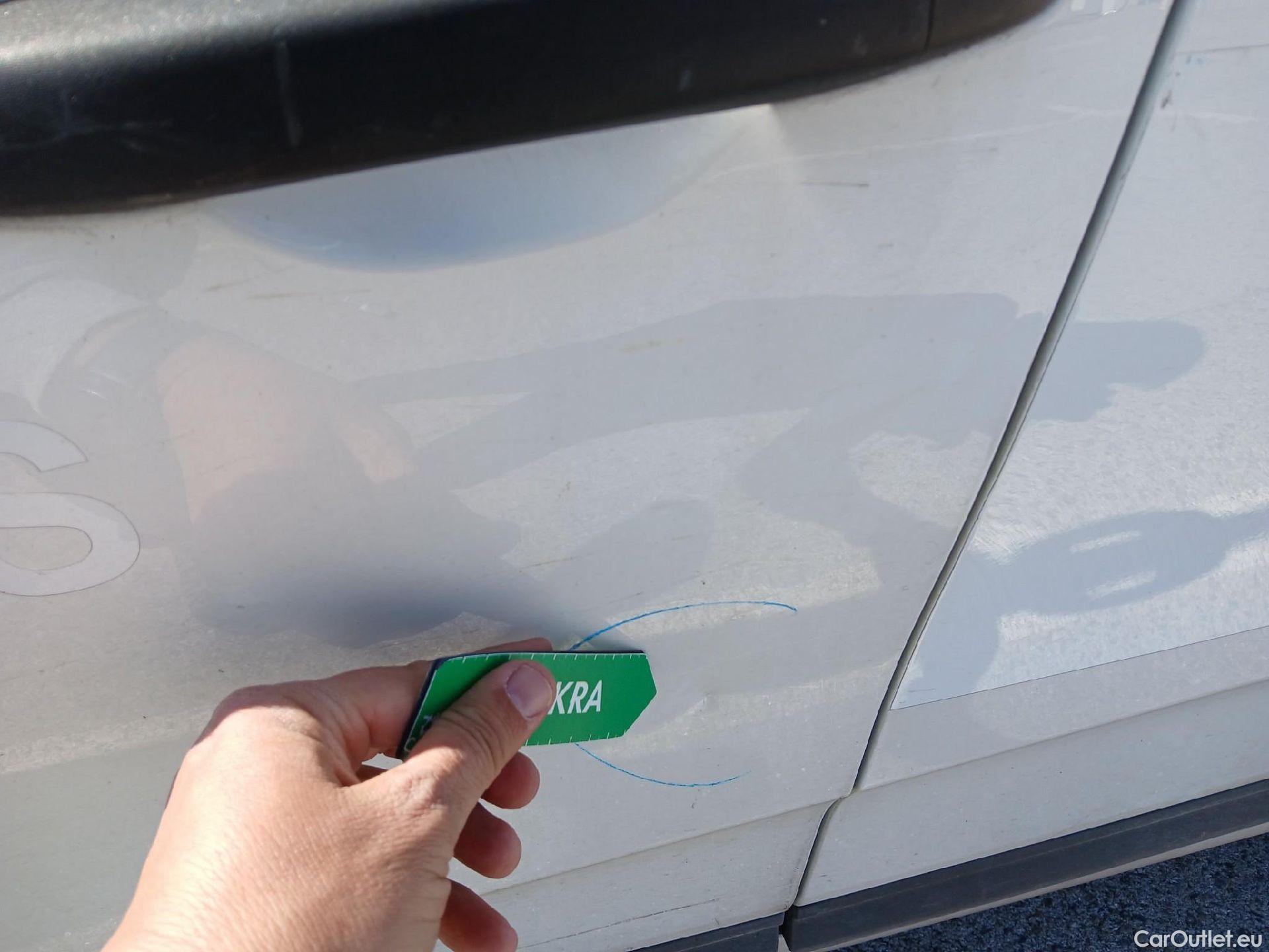  Renault  Clio RENAULT  / 2019 / 5P / berlina con portón Business TCe 74 kW (100CV) GLP #12