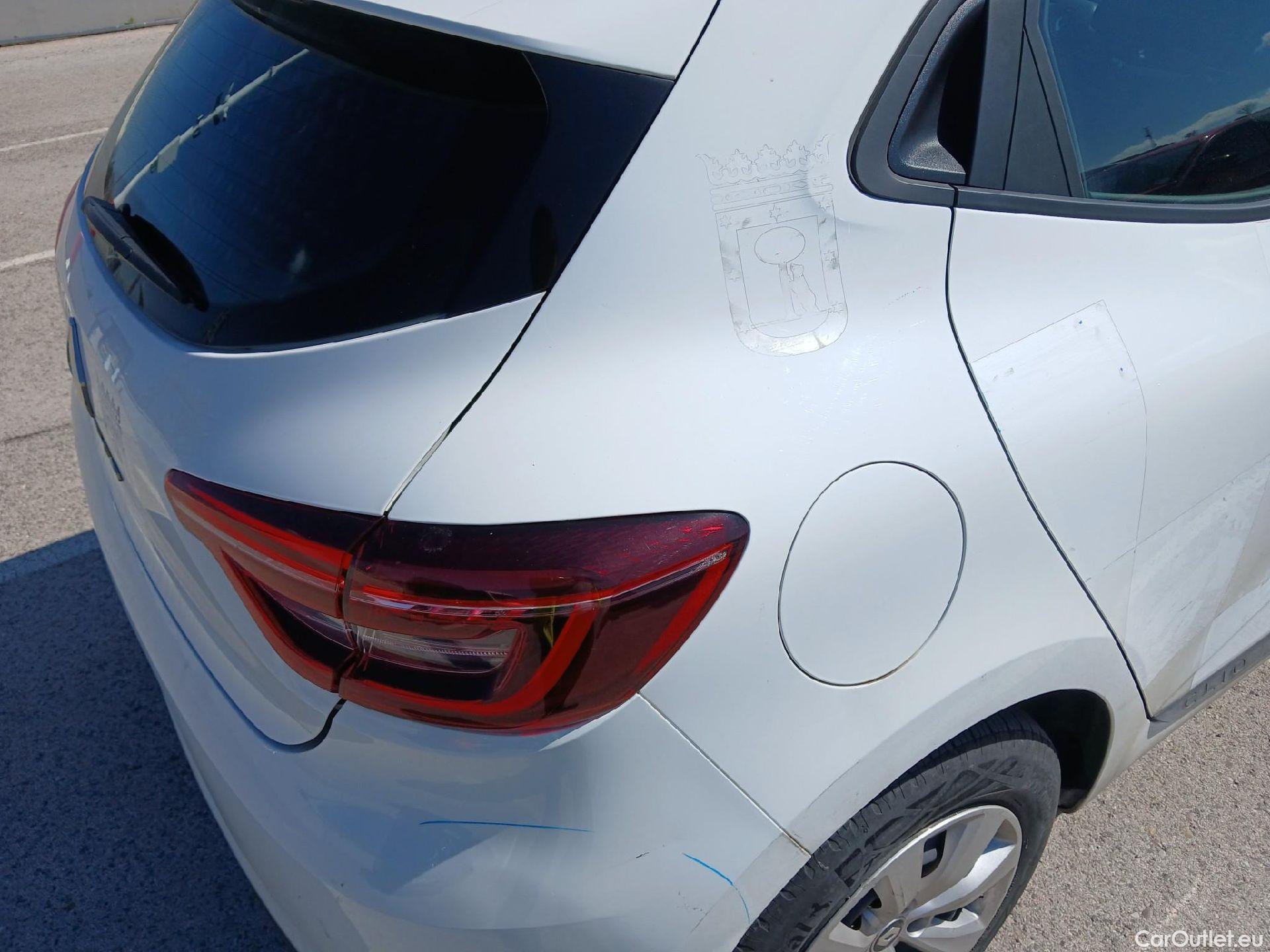  Renault  Clio RENAULT  / 2019 / 5P / berlina con portón Business TCe 74 kW (100CV) GLP #22