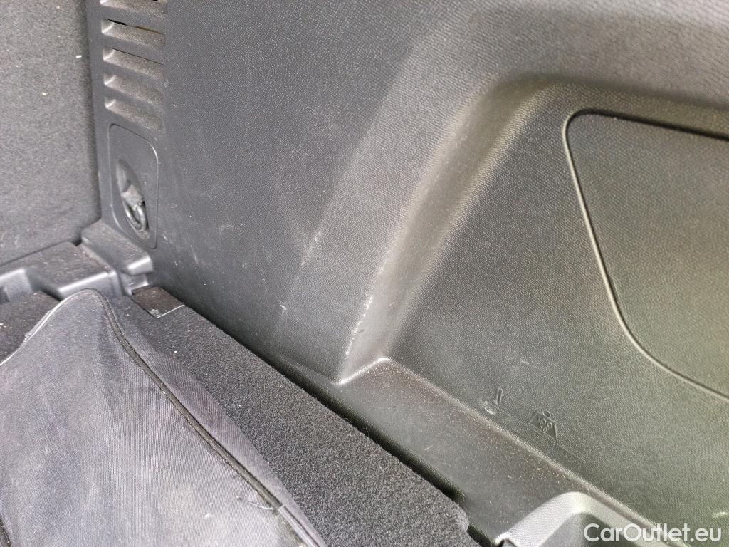  Peugeot  3008 PEUGEOT  / 2016 / 5P / todoterreno 1.5 BlueHDi 96kW (130CV) S&S Style #20