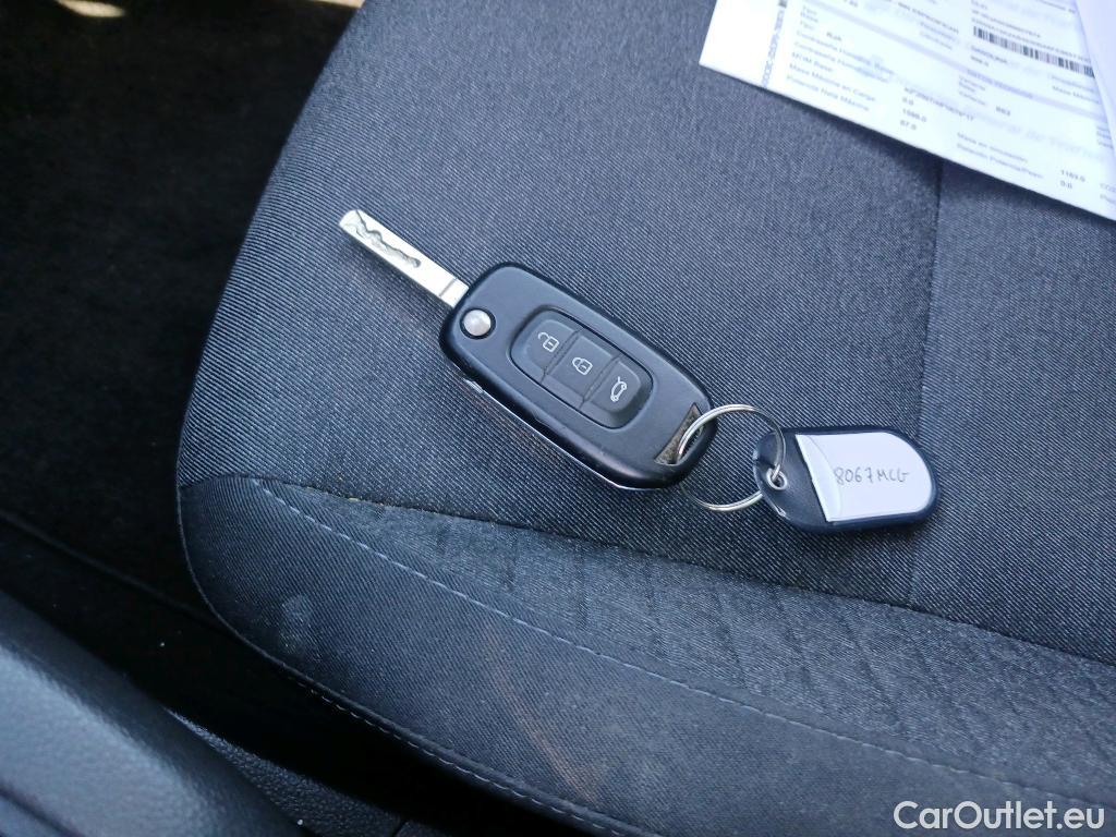  Renault  Clio RENAULT  / 2019 / 5P / berlina con portón Intens TCe 67 kW (91CV) #1