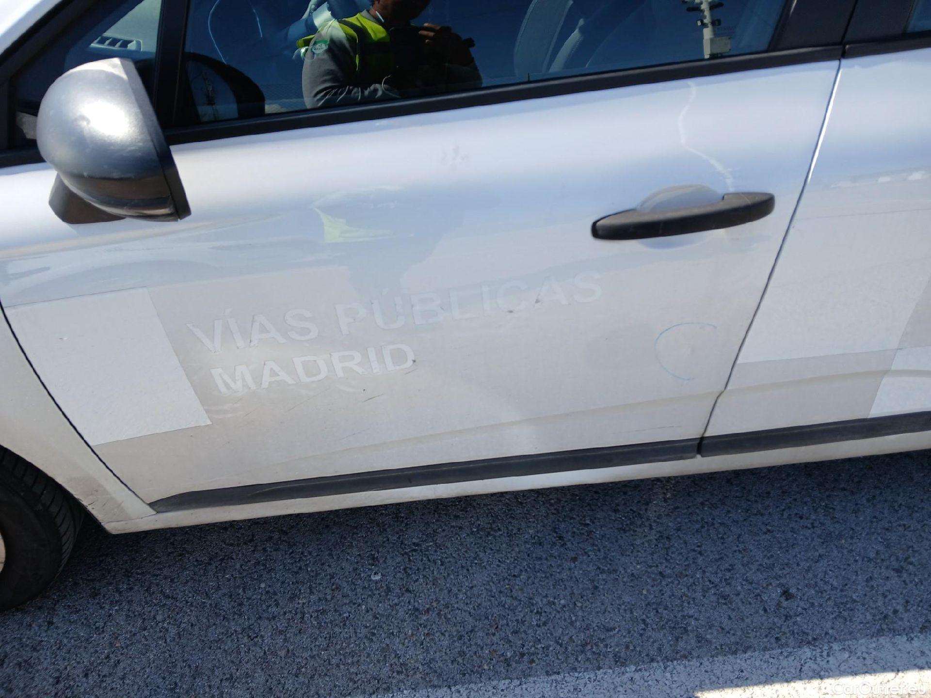  Renault  Clio RENAULT  / 2019 / 5P / berlina con portón Business TCe 74 kW (100CV) GLP #11