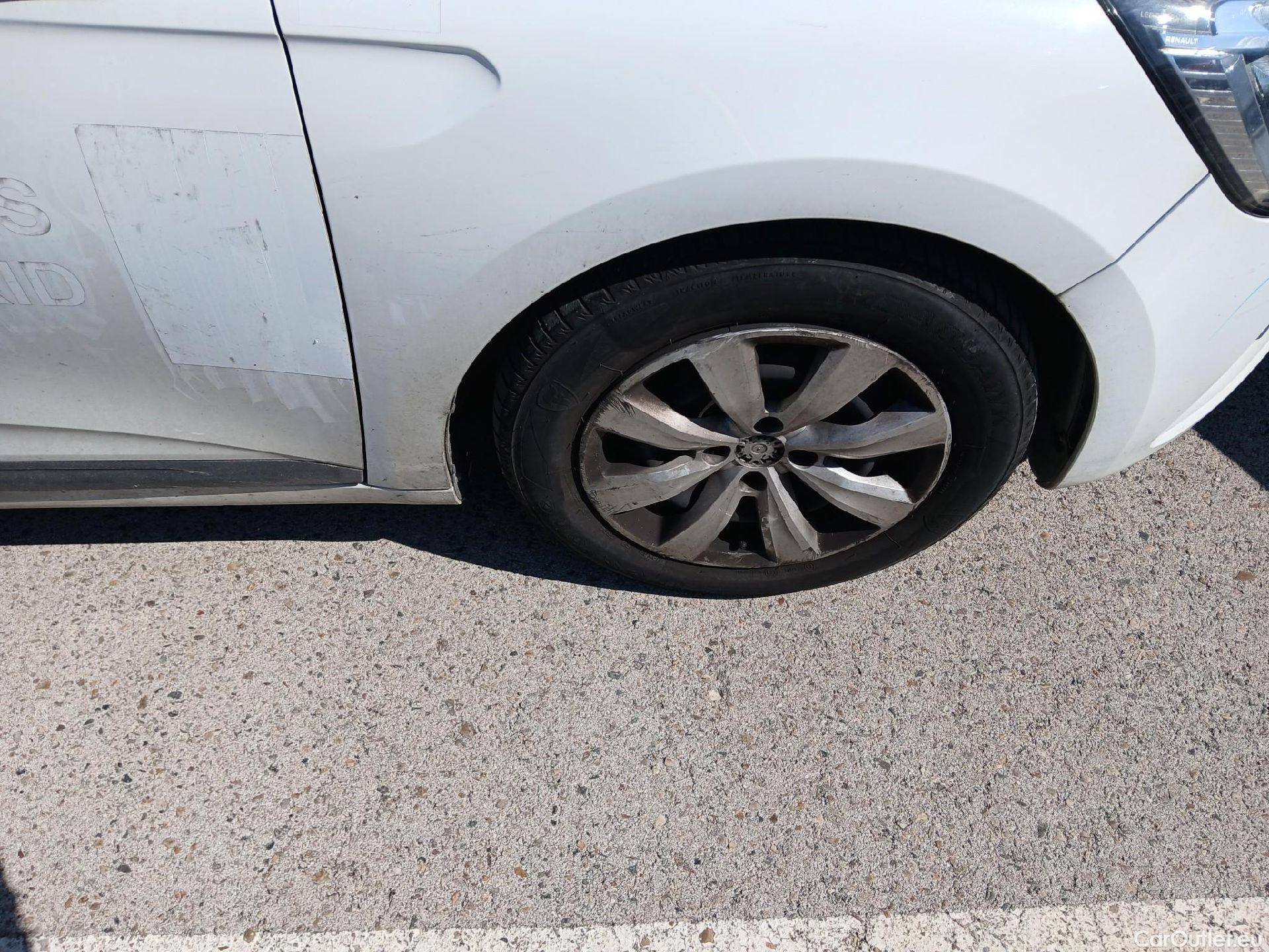  Renault  Clio RENAULT  / 2019 / 5P / berlina con portón Business TCe 74 kW (100CV) GLP #26