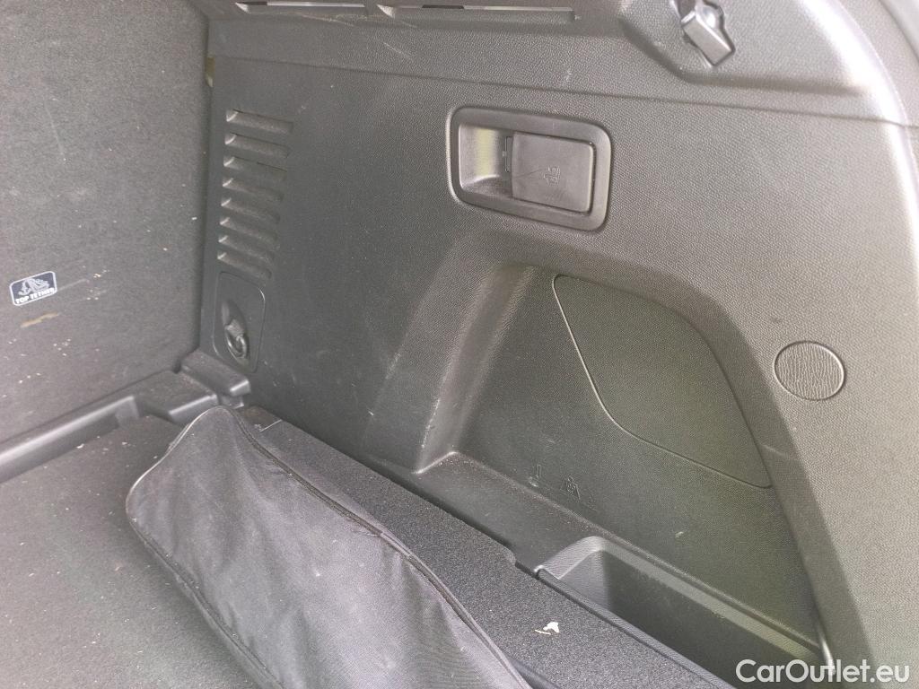  Peugeot  3008 PEUGEOT  / 2016 / 5P / todoterreno 1.5 BlueHDi 96kW (130CV) S&S Style #19