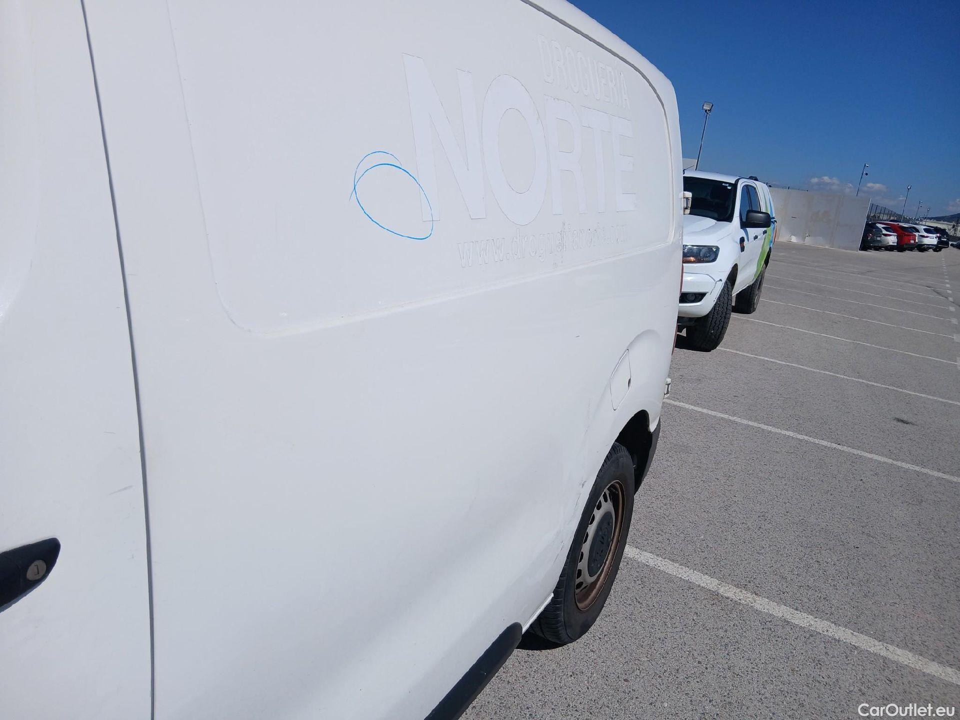  Peugeot  Expert PEUGEOT  / 2016 / 4P / furgón Furgón Pro 2.0 BlueHDi 120 S&S Standard #23