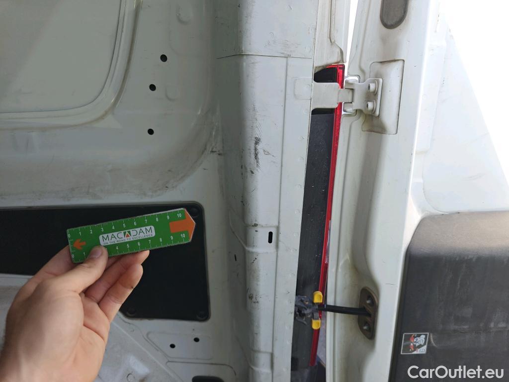  Fiat  Doblo FIAT Doblò Cargo/2015/4P/furgón derivado de turismo Cargo SX 1.3 Mjet 70 kW (95 CV) #51