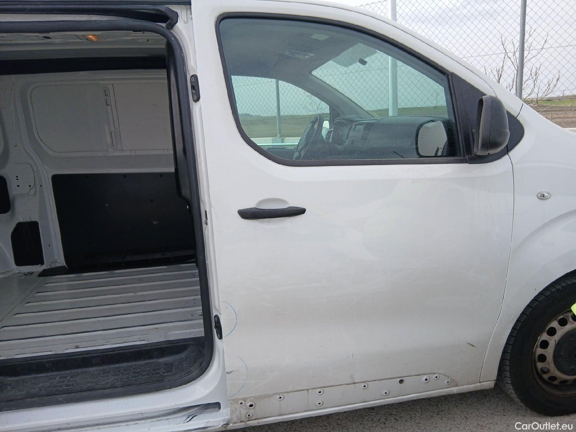  Opel  Vivaro OPEL  / 2019 / 4P / furgón 1.5 Diésel 74kW (100CV) M Std Express #42