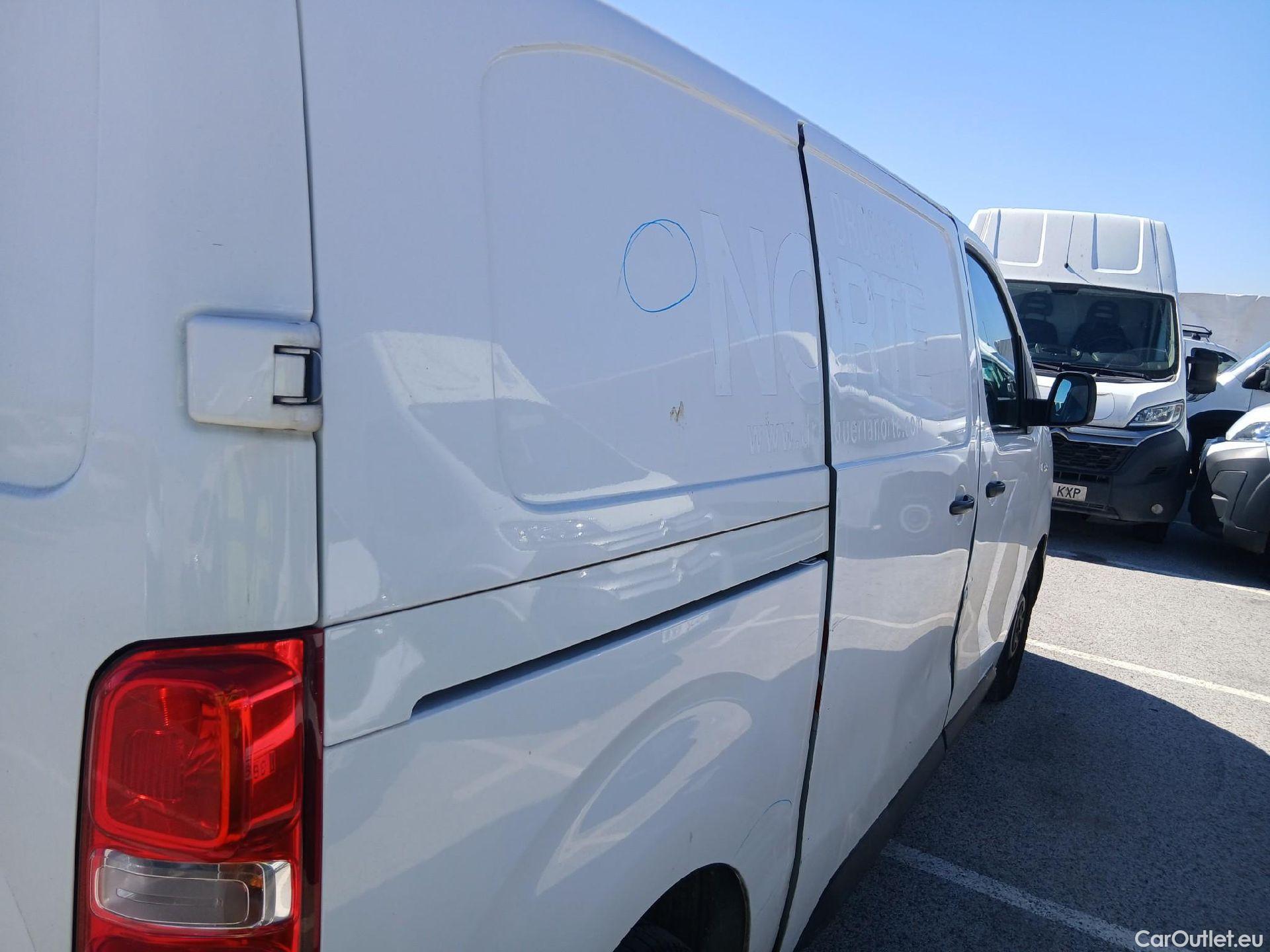  Peugeot  Expert PEUGEOT  / 2016 / 4P / furgón Furgón Pro 2.0 BlueHDi 120 S&S Standard #29