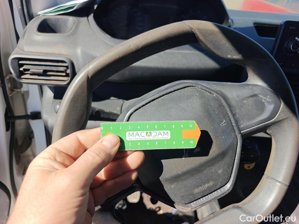  Peugeot  Partner PEUGEOT  / 2018 / 3P / furgón derivado de turismo Pro Standard 600kg BlueHDi 73kW (CX) #64