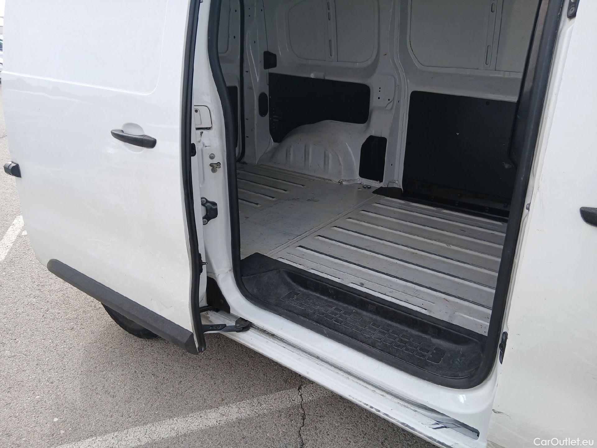  Opel  Vivaro OPEL  / 2019 / 4P / furgón 1.5 Diésel 74kW (100CV) M Std Express #38