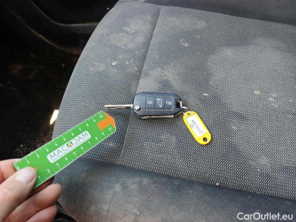  Peugeot  Partner PEUGEOT  / 2018 / 3P / furgón derivado de turismo Pro Standard 600kg BlueHDi 73kW (CX) #6