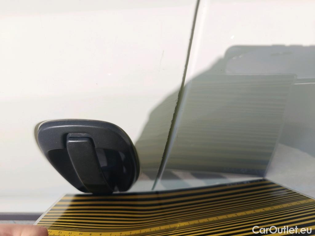  Fiat  Doblo FIAT Doblò Cargo/2015/4P/furgón derivado de turismo Cargo SX 1.3 Mjet 70 kW (95 CV) #47