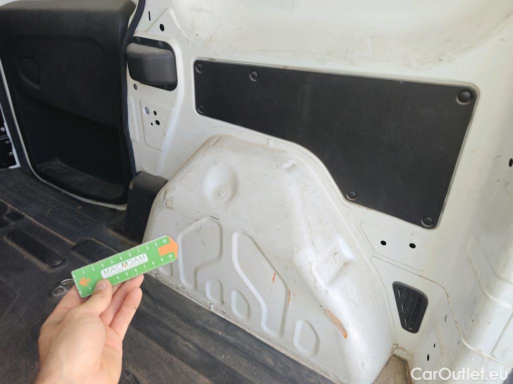  Fiat  Doblo FIAT Doblò Cargo/2015/4P/furgón derivado de turismo Cargo SX 1.3 Mjet 70 kW (95 CV) #50