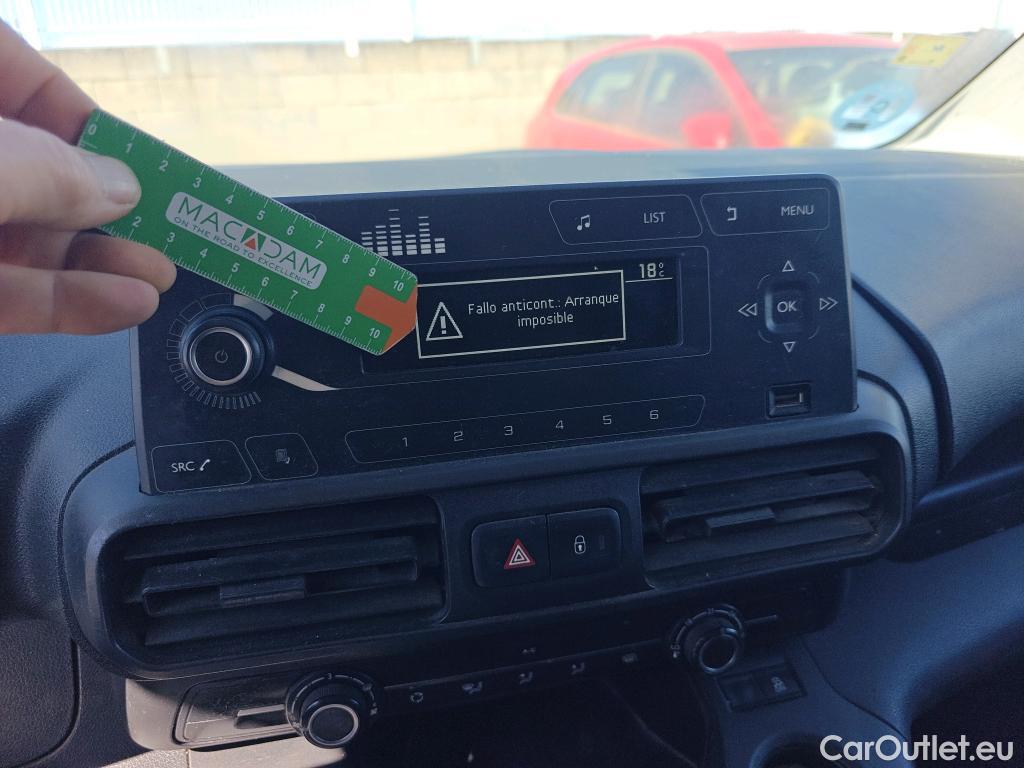  Peugeot  Partner PEUGEOT  / 2018 / 3P / furgón derivado de turismo Pro Standard 600kg BlueHDi 73kW (CX) #71