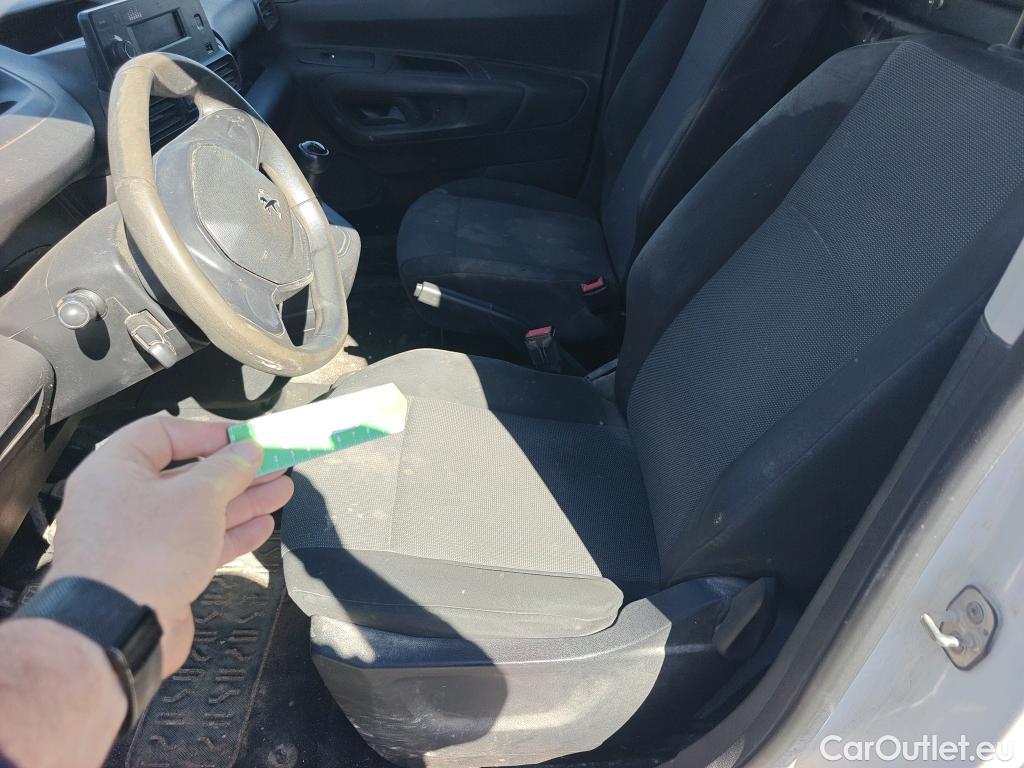  Peugeot  Partner PEUGEOT  / 2018 / 3P / furgón derivado de turismo Pro Standard 600kg BlueHDi 73kW (CX) #48