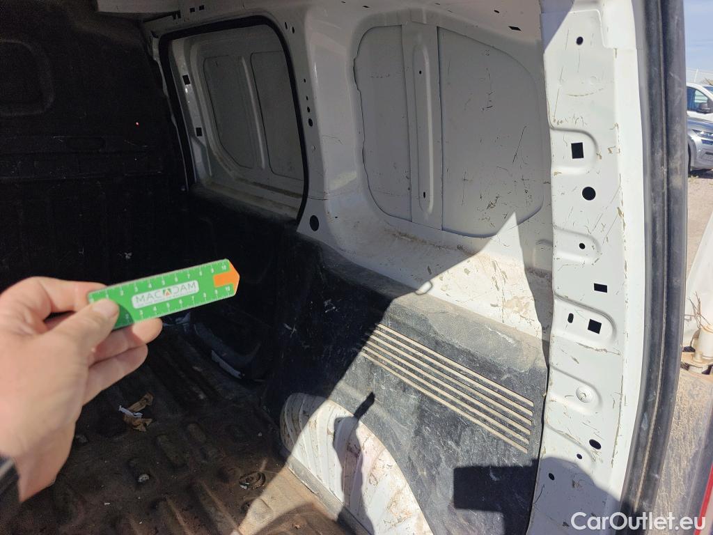  Peugeot  Partner PEUGEOT  / 2018 / 3P / furgón derivado de turismo Pro Standard 600kg BlueHDi 73kW (CX) #31