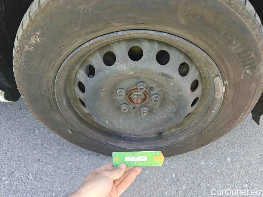  Fiat  Doblo FIAT Doblò Cargo/2015/4P/furgón derivado de turismo Cargo SX 1.3 Mjet 70 kW (95 CV) #74