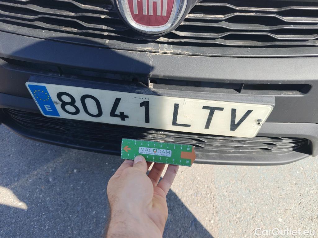  Fiat  Doblo FIAT Doblò Cargo/2015/4P/furgón derivado de turismo Cargo SX 1.3 Mjet 70 kW (95 CV) #80