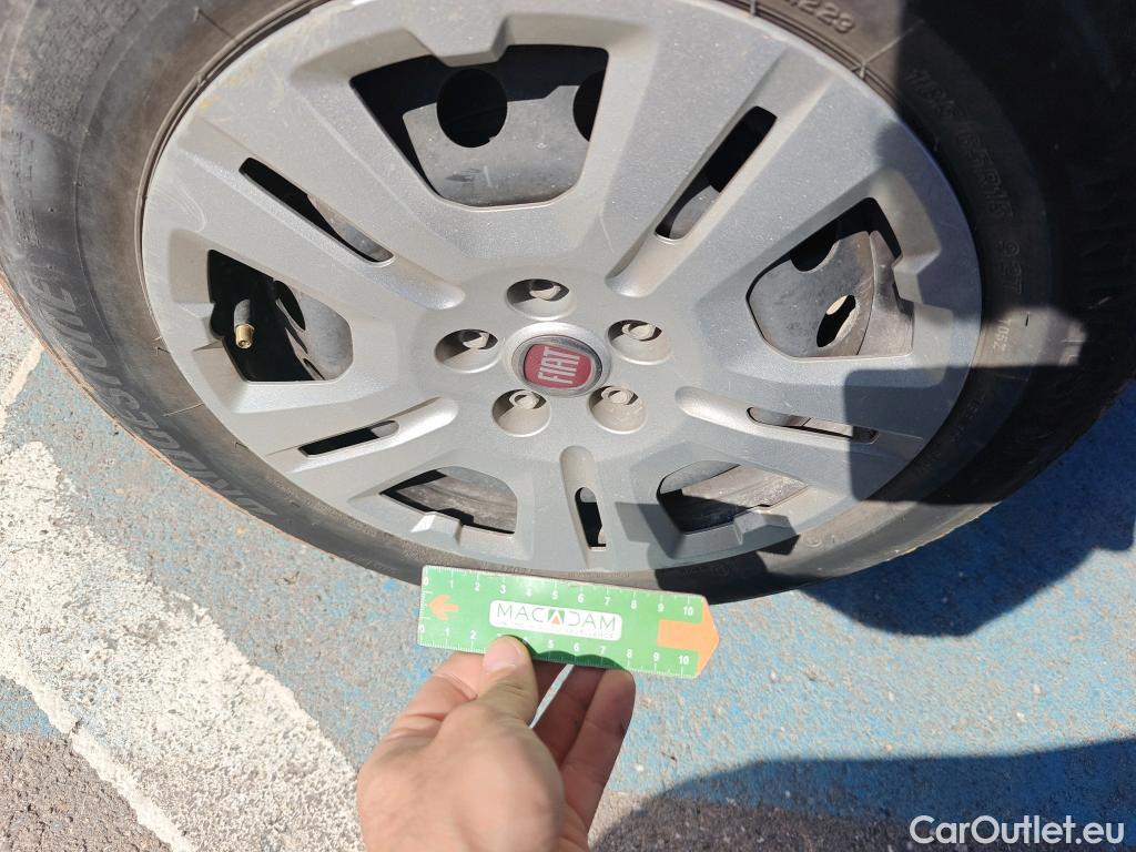  Fiat  Doblo FIAT Doblò Cargo/2015/4P/furgón derivado de turismo Cargo SX 1.3 Mjet 70 kW (95 CV) #78