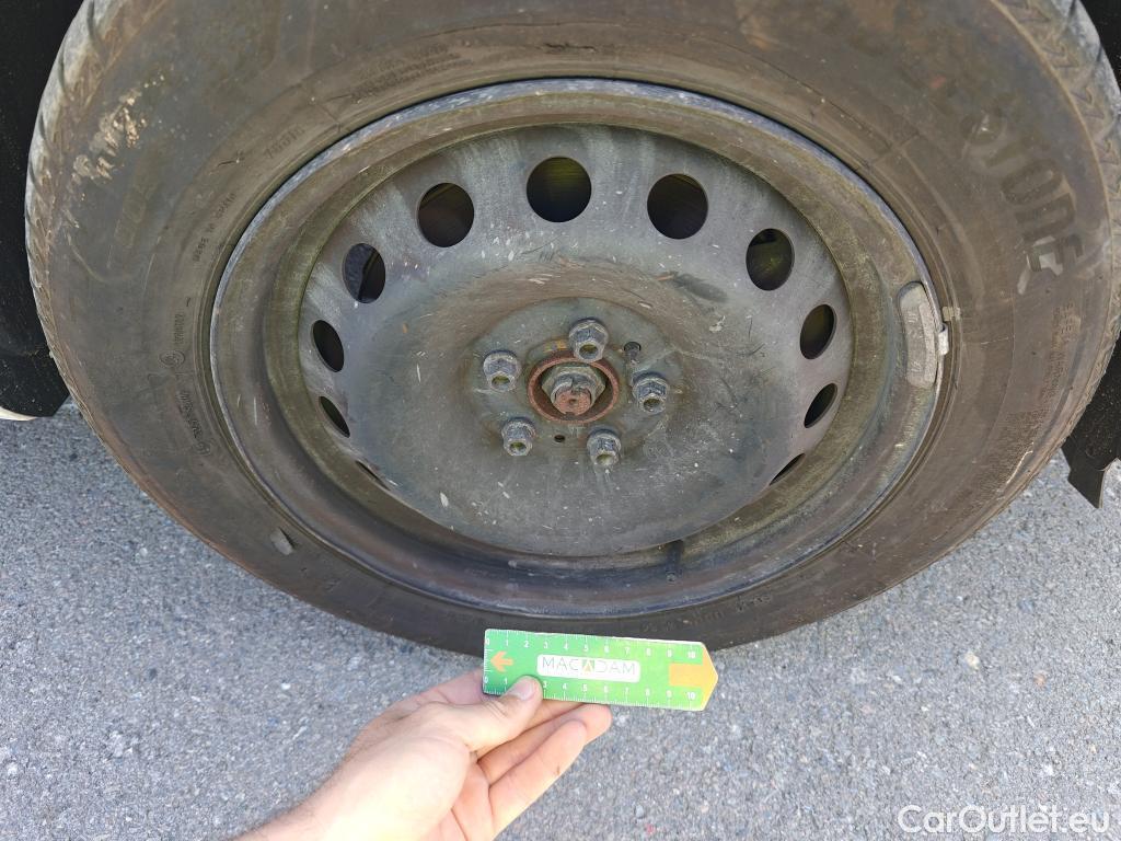  Fiat  Doblo FIAT Doblò Cargo/2015/4P/furgón derivado de turismo Cargo SX 1.3 Mjet 70 kW (95 CV) #75