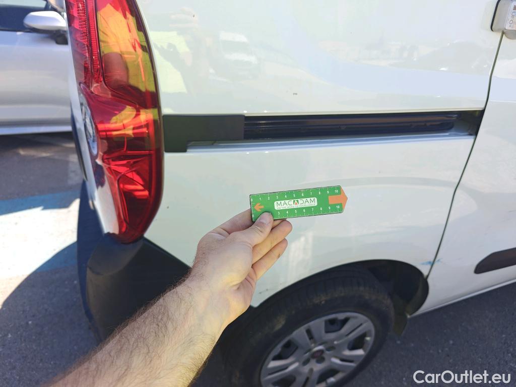  Fiat  Doblo FIAT Doblò Cargo/2015/4P/furgón derivado de turismo Cargo SX 1.3 Mjet 70 kW (95 CV) #13