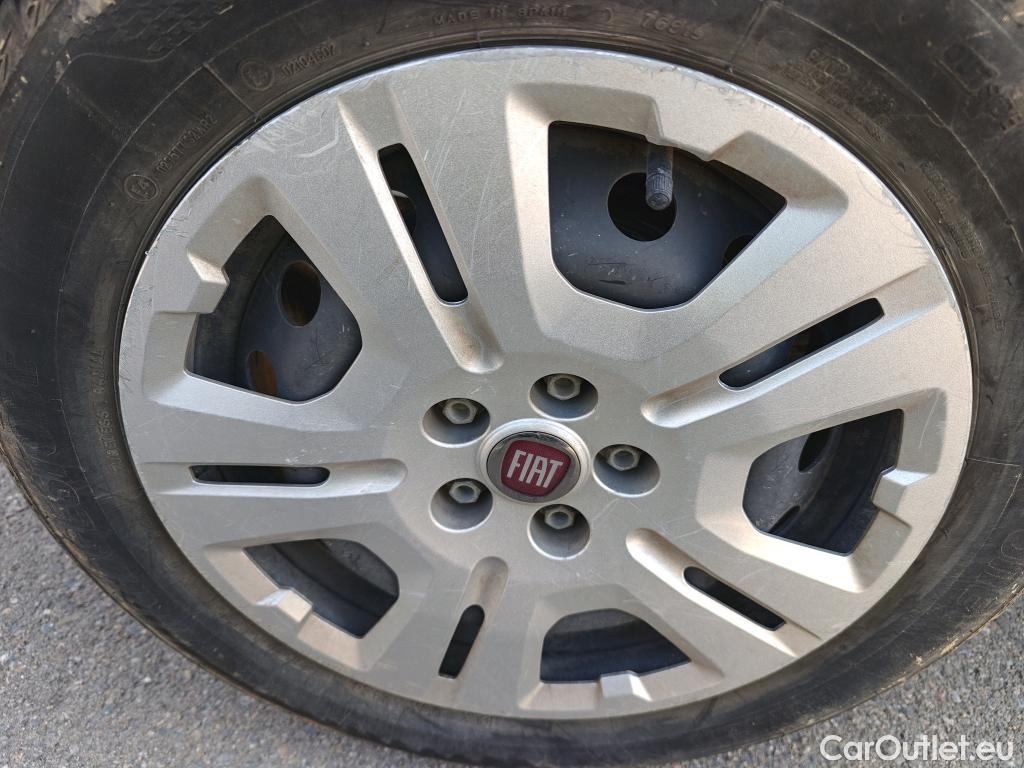  Fiat  Doblo FIAT Doblò Cargo/2015/4P/furgón derivado de turismo Cargo SX 1.3 Mjet 70 kW (95 CV) #73