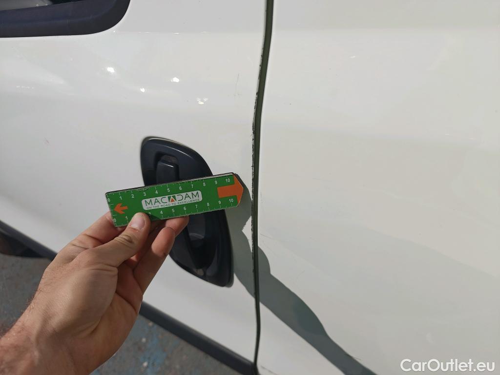  Fiat  Doblo FIAT Doblò Cargo/2015/4P/furgón derivado de turismo Cargo SX 1.3 Mjet 70 kW (95 CV) #48