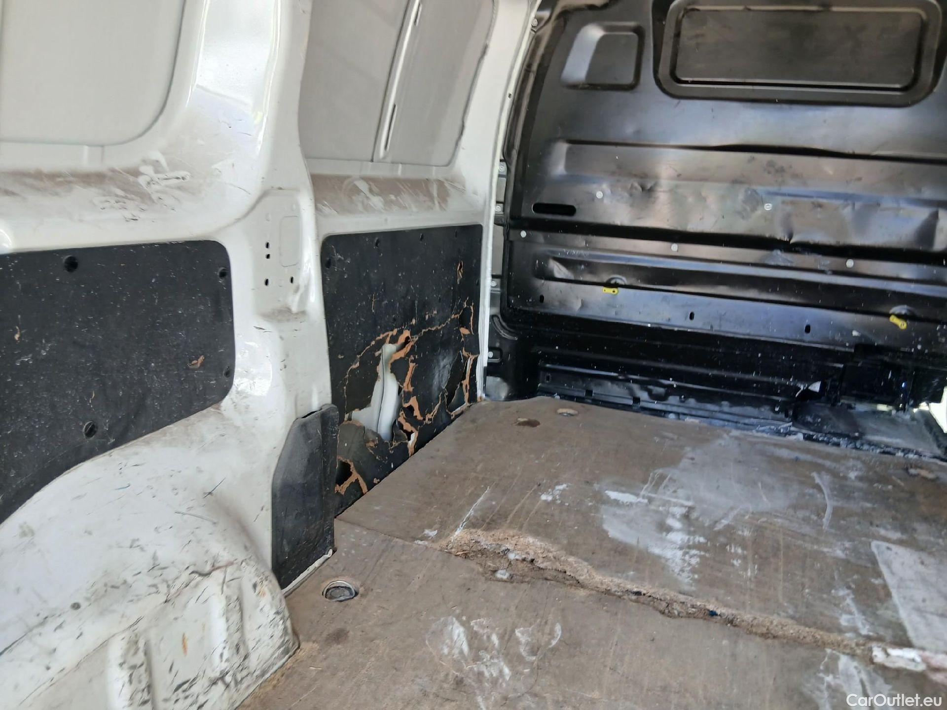  Peugeot  Expert PEUGEOT  / 2016 / 4P / furgón Furgón Pro 2.0 BlueHDi 120 S&S Standard #9